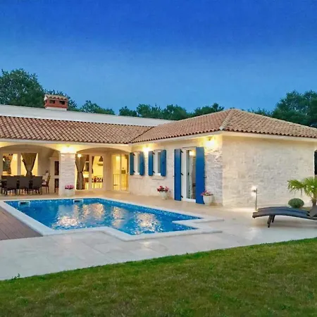 Βίλα Comfortable With Private Swimming Pool Nedeščina