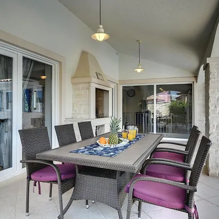 Villa Comfortable With Private Swimming Pool