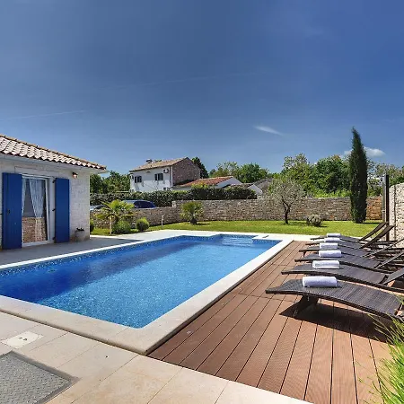 Comfortable With Private Swimming Pool 빌라 *