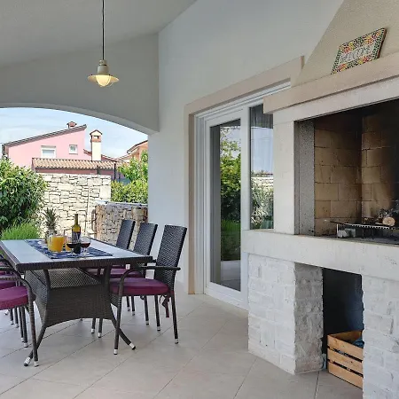 Comfortable With Private Swimming Pool * Nedescina