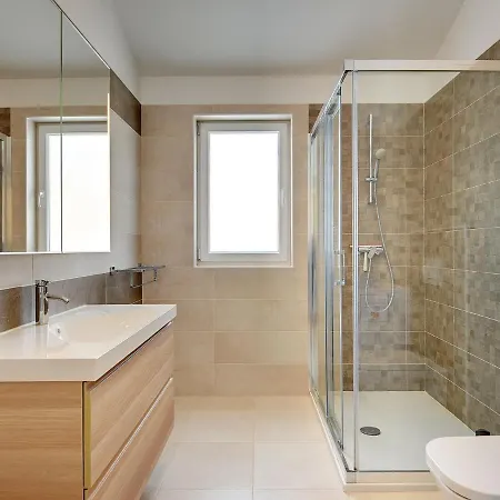 Comfortable With Private Swimming Pool *