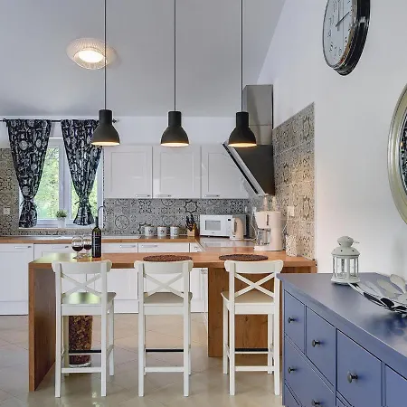 Villa Comfortable With Private Swimming Pool Nedescina