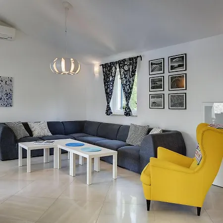 Villa Comfortable With Private Swimming Pool