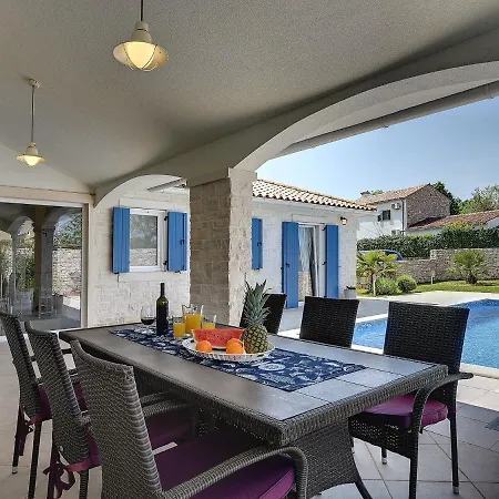 Villa Comfortable With Private Swimming Pool *